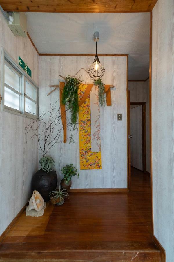 沖縄古民家お宿ななつぼし Okinawa Traditional House Nanatsuboshi Naha Exterior photo